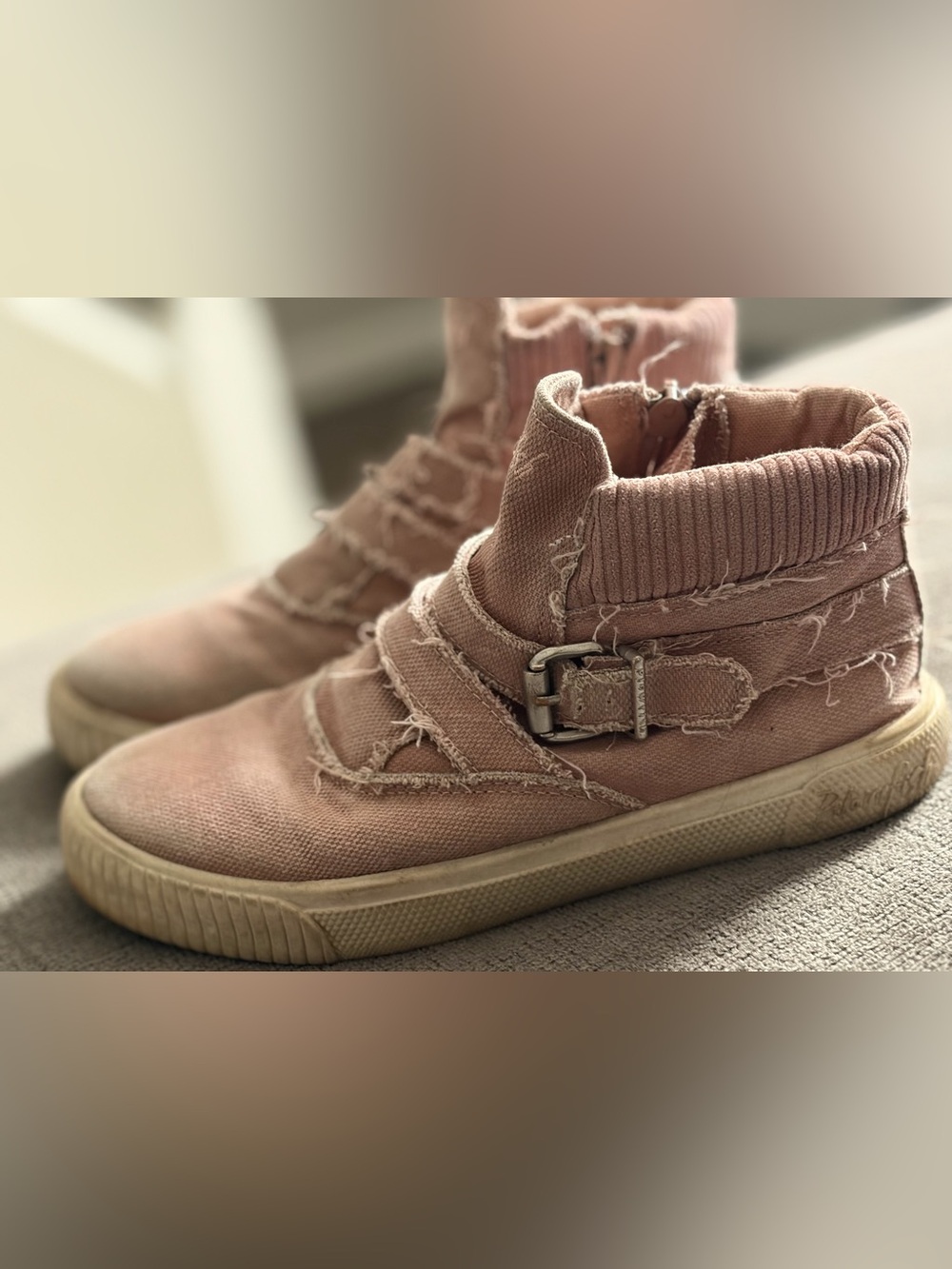 Girls pink sneakers